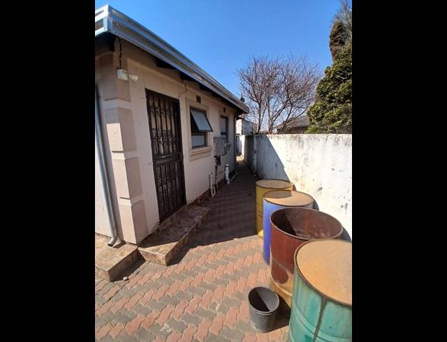 2 BEDROOM HOUSE FOR SALE IN TOKOZA
